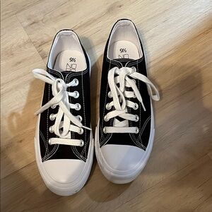 No Boundaries Black Canvas Low-Top Sneakers with White Trim